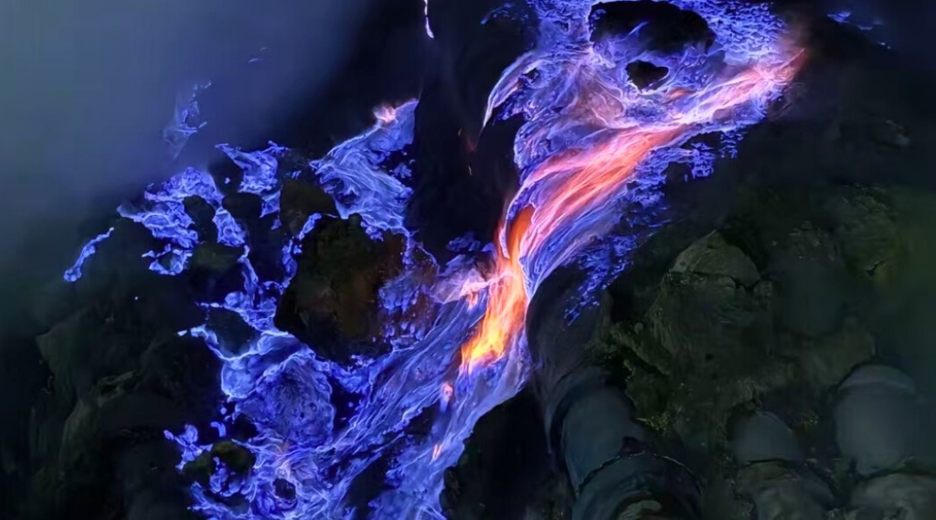 slideshoe kawah ijen tour blue fire 6